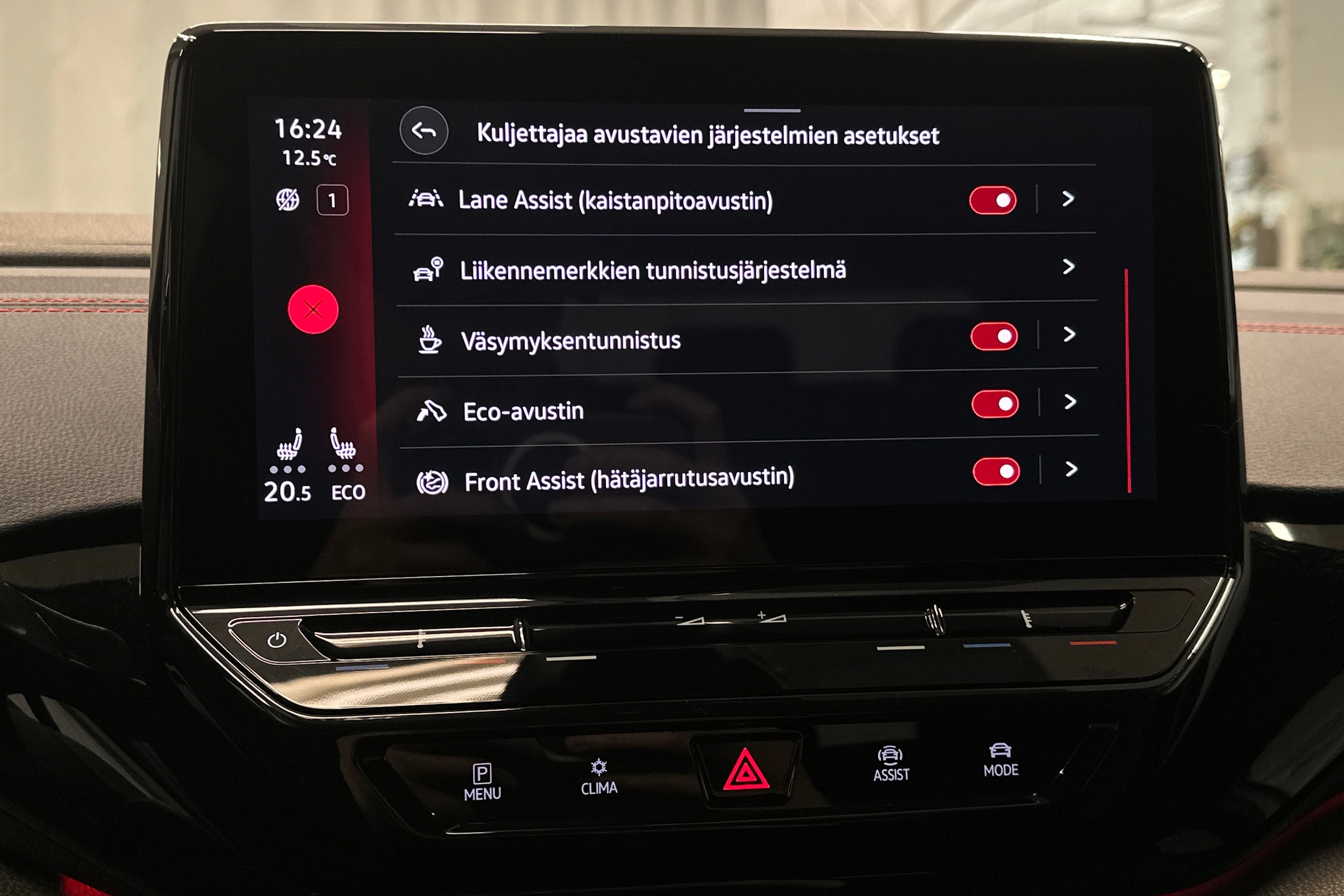 valkoinen Volkswagen ID.4 2022 kuva 25.