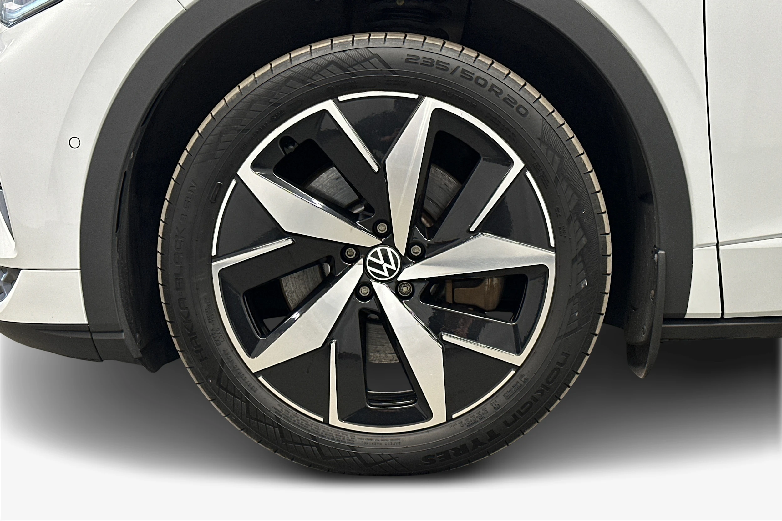 valkoinen Volkswagen ID.4 2022 kuva 12.