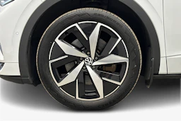 valkoinen Volkswagen ID.4 2022 kuva 12.
