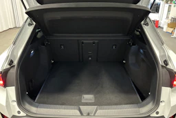 valkoinen Volkswagen ID.4 2022 kuva 15.