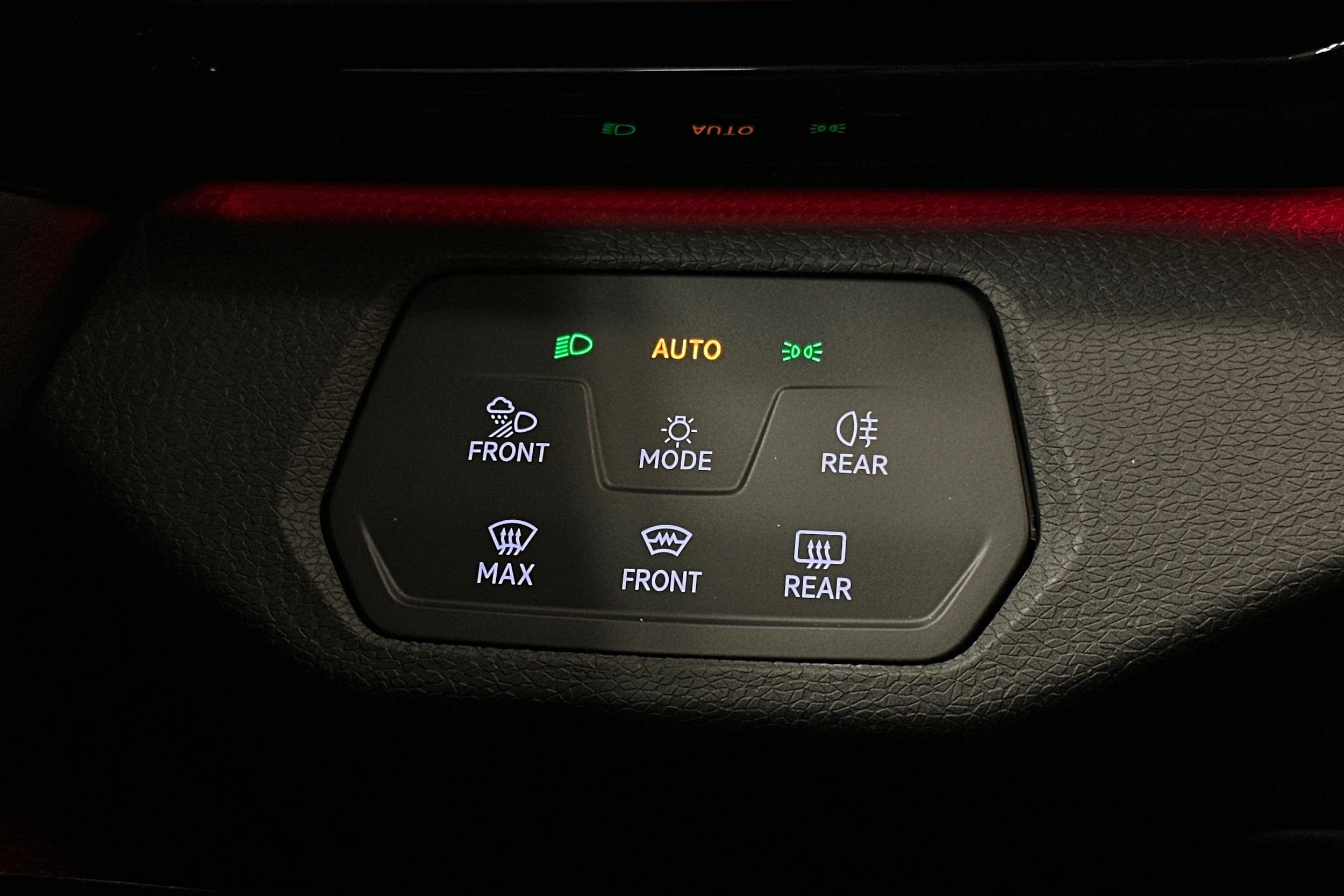 valkoinen Volkswagen ID.4 2022 kuva 21.