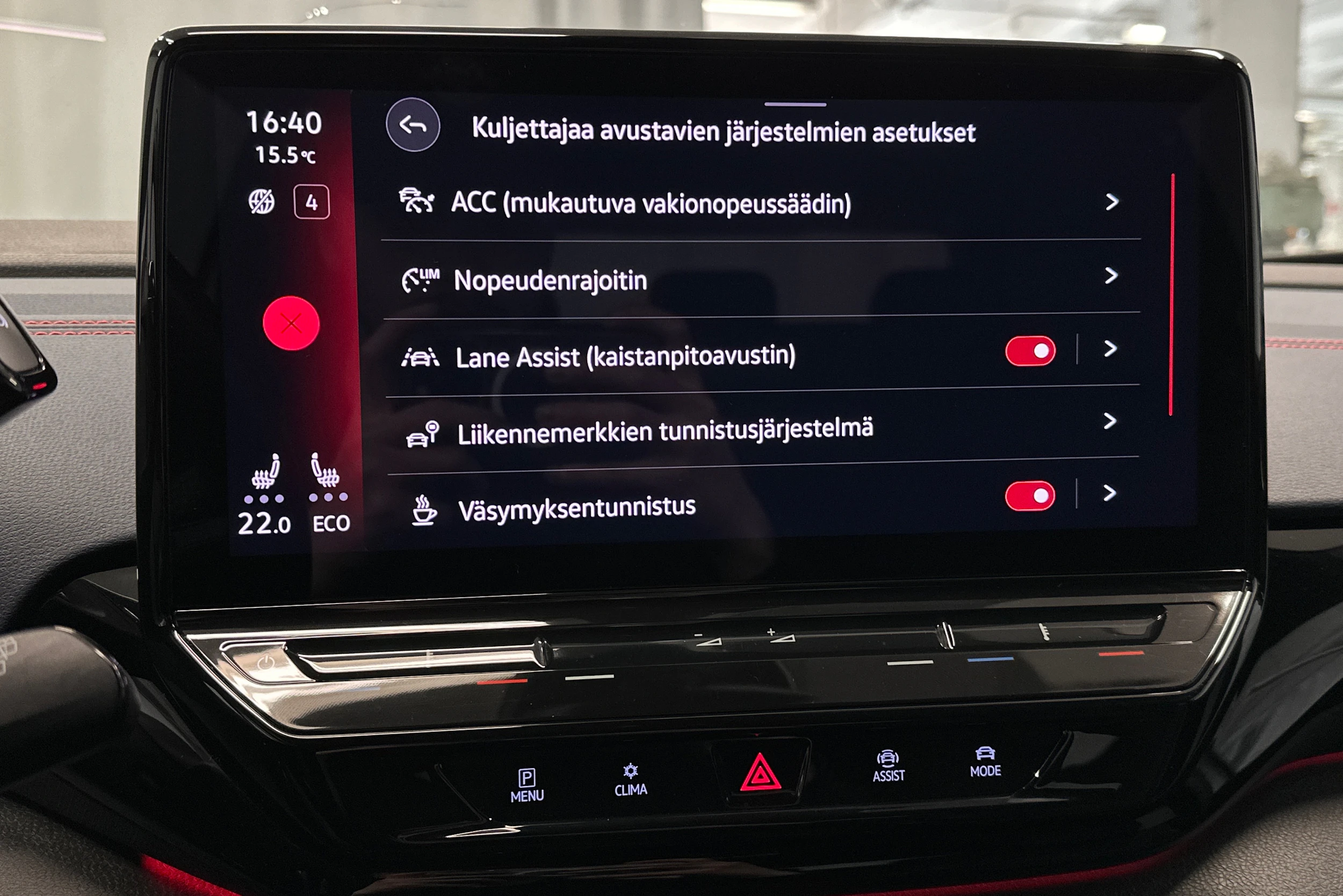 valkoinen Volkswagen ID.4 2022 kuva 28.