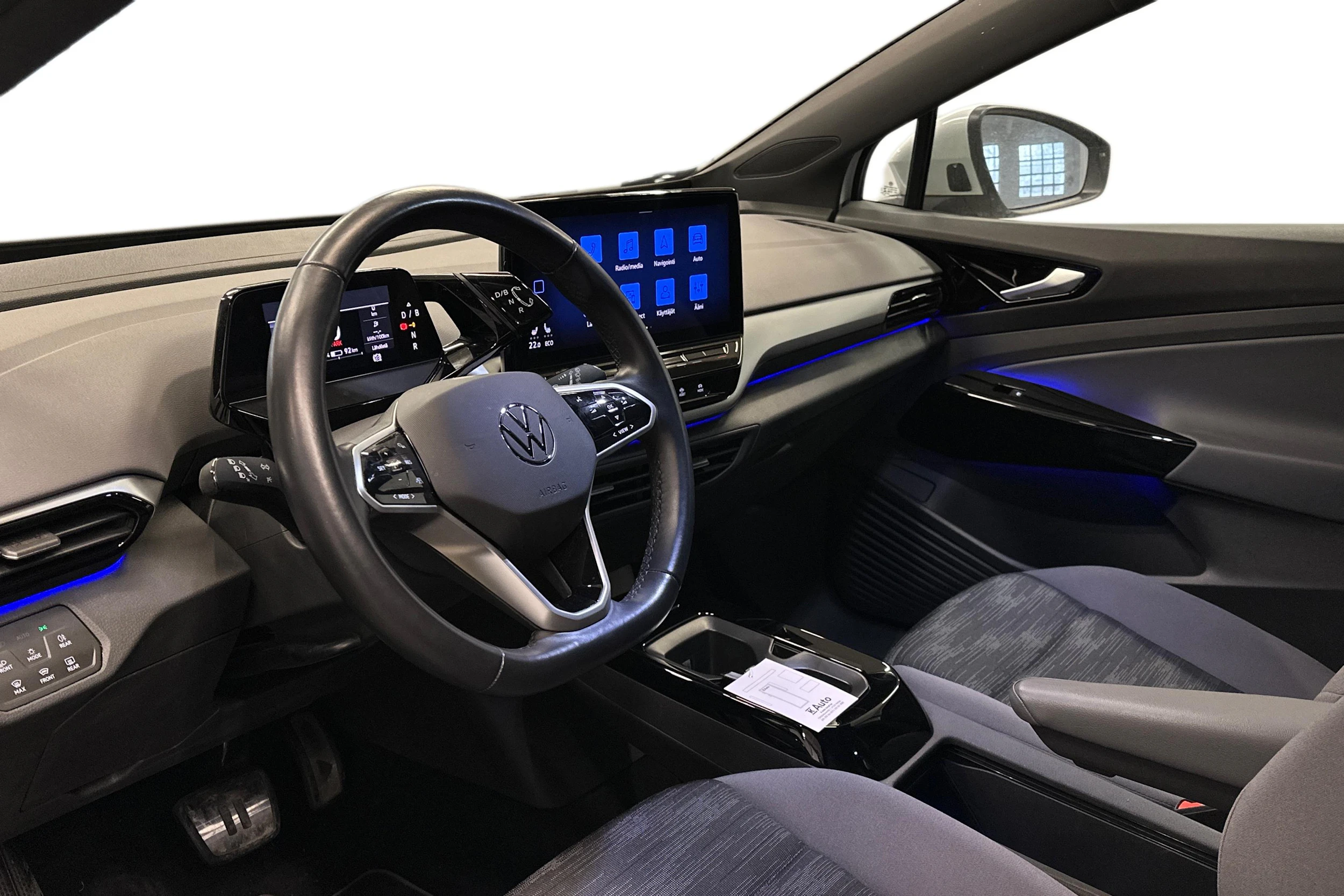 valkoinen Volkswagen ID.4 2023 kuva 3.