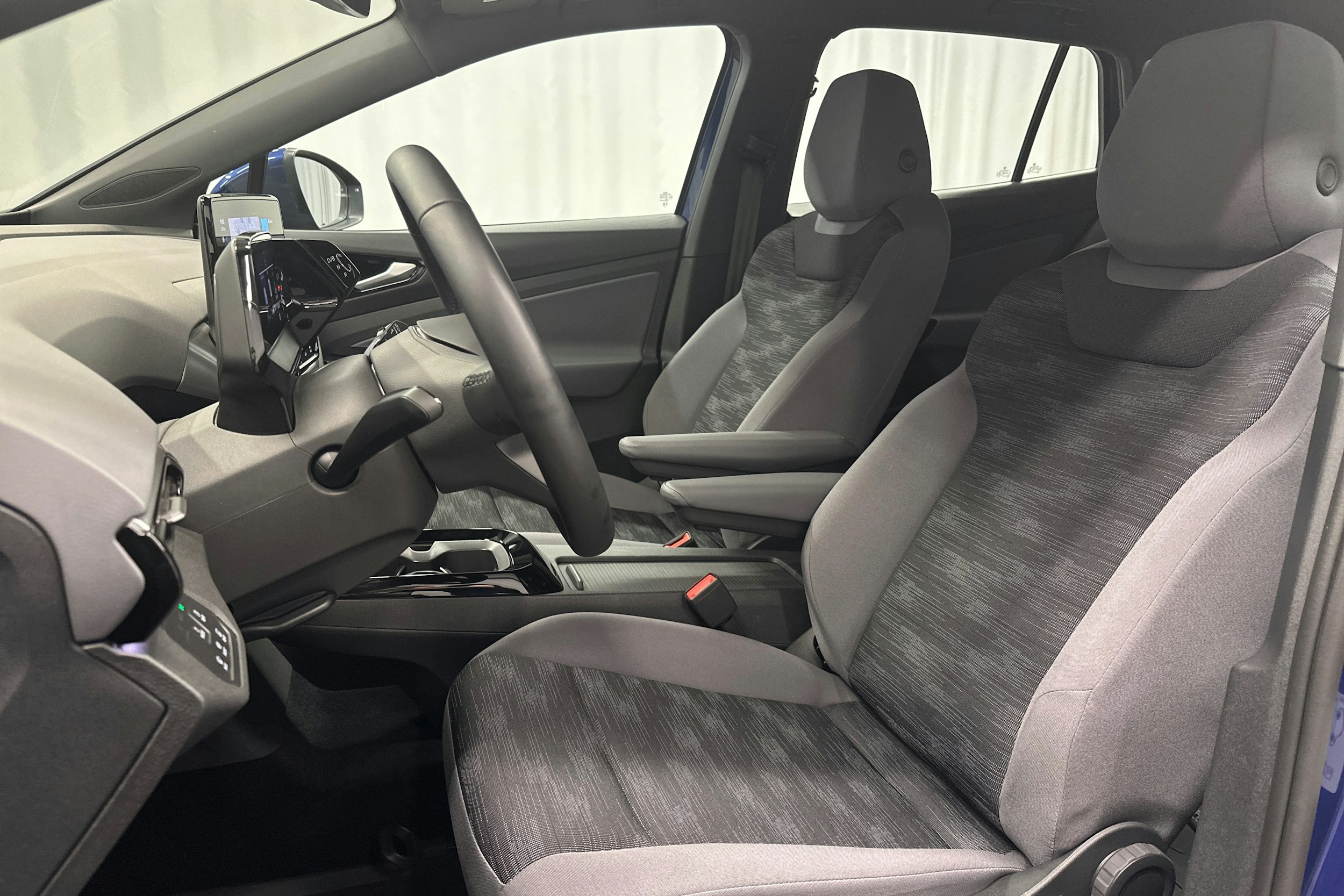 sininen Volkswagen ID.4 2023 kuva 16.