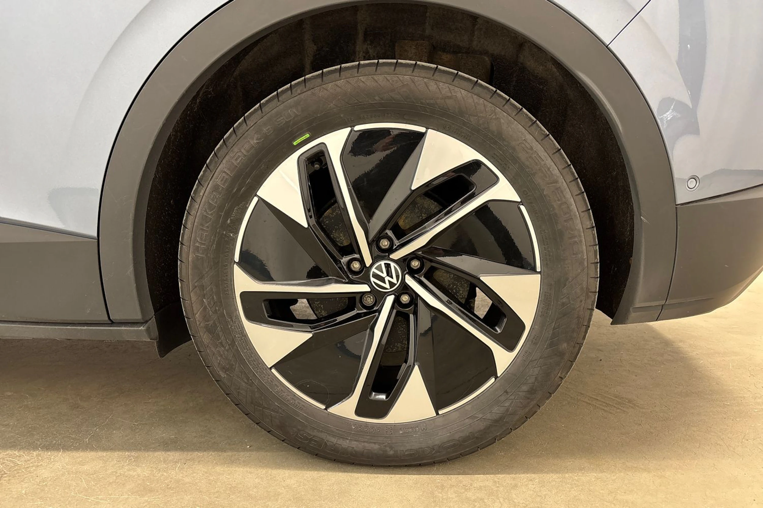 sininen Volkswagen ID.4 2023 kuva 13.