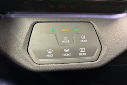 sininen Volkswagen ID.4 2023 kuva 18.