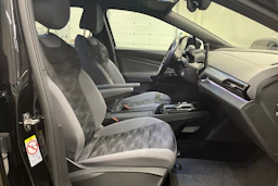 musta Volkswagen ID.4 2023 kuva 12.