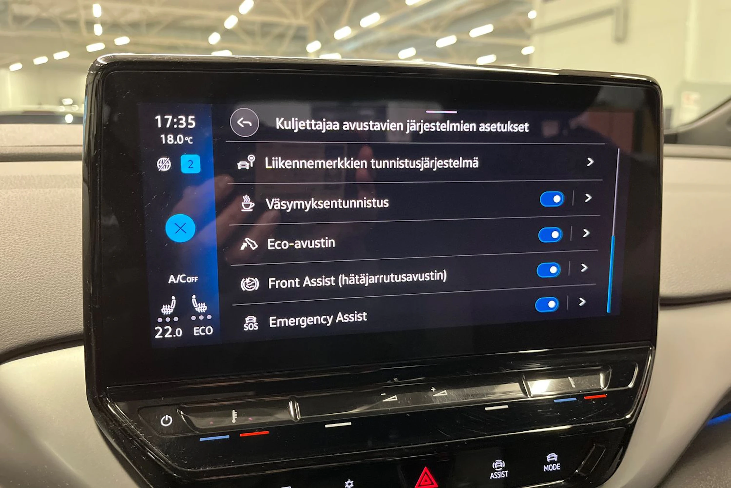musta Volkswagen ID.4 2023 kuva 21.