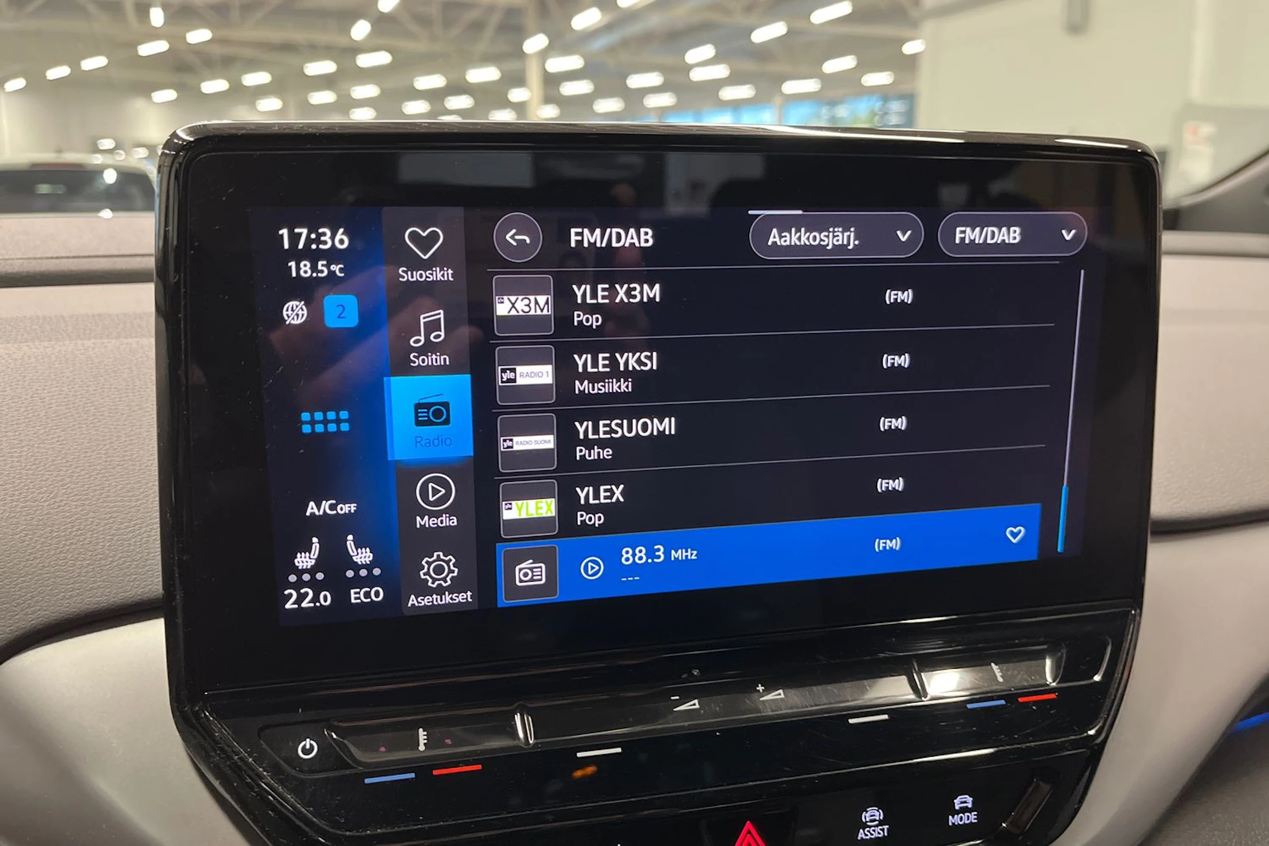 musta Volkswagen ID.4 2023 kuva 26.