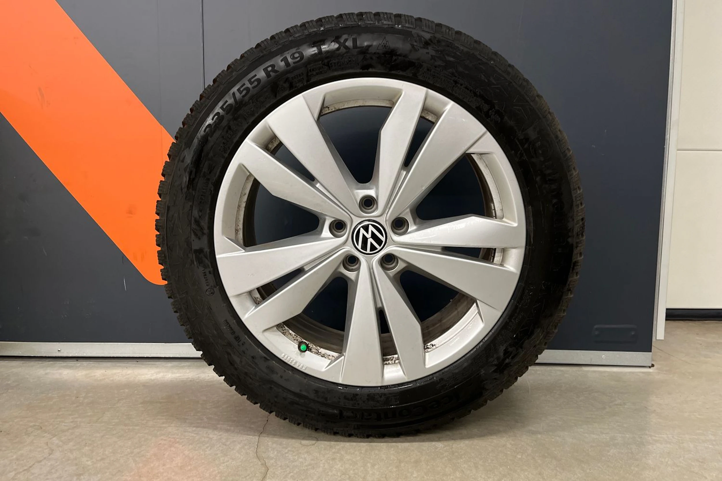 musta Volkswagen ID.4 2023 kuva 37.