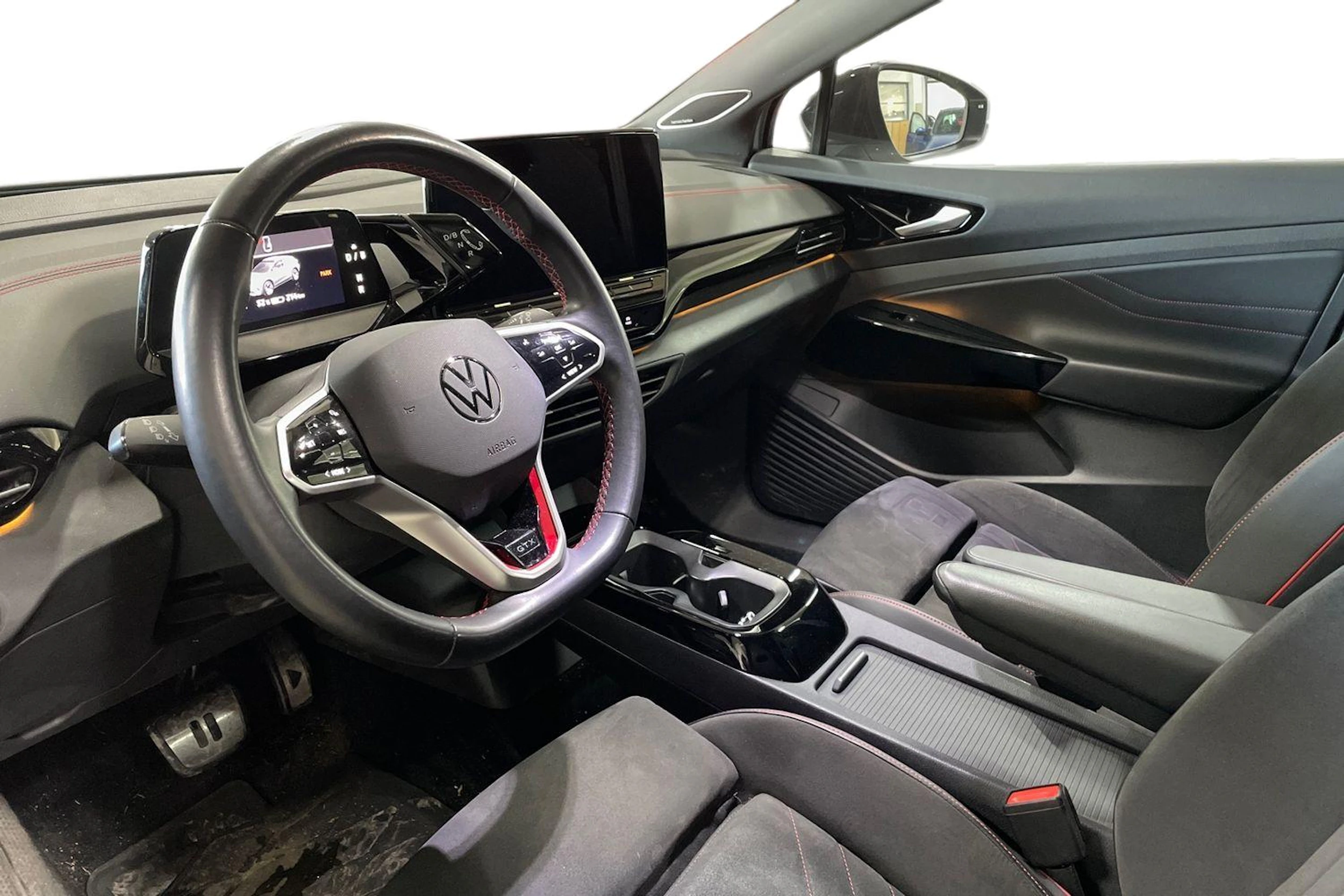 Harmaa Volkswagen ID.4 2023 kuva 6.