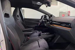 Harmaa Volkswagen ID.4 2023 kuva 11.