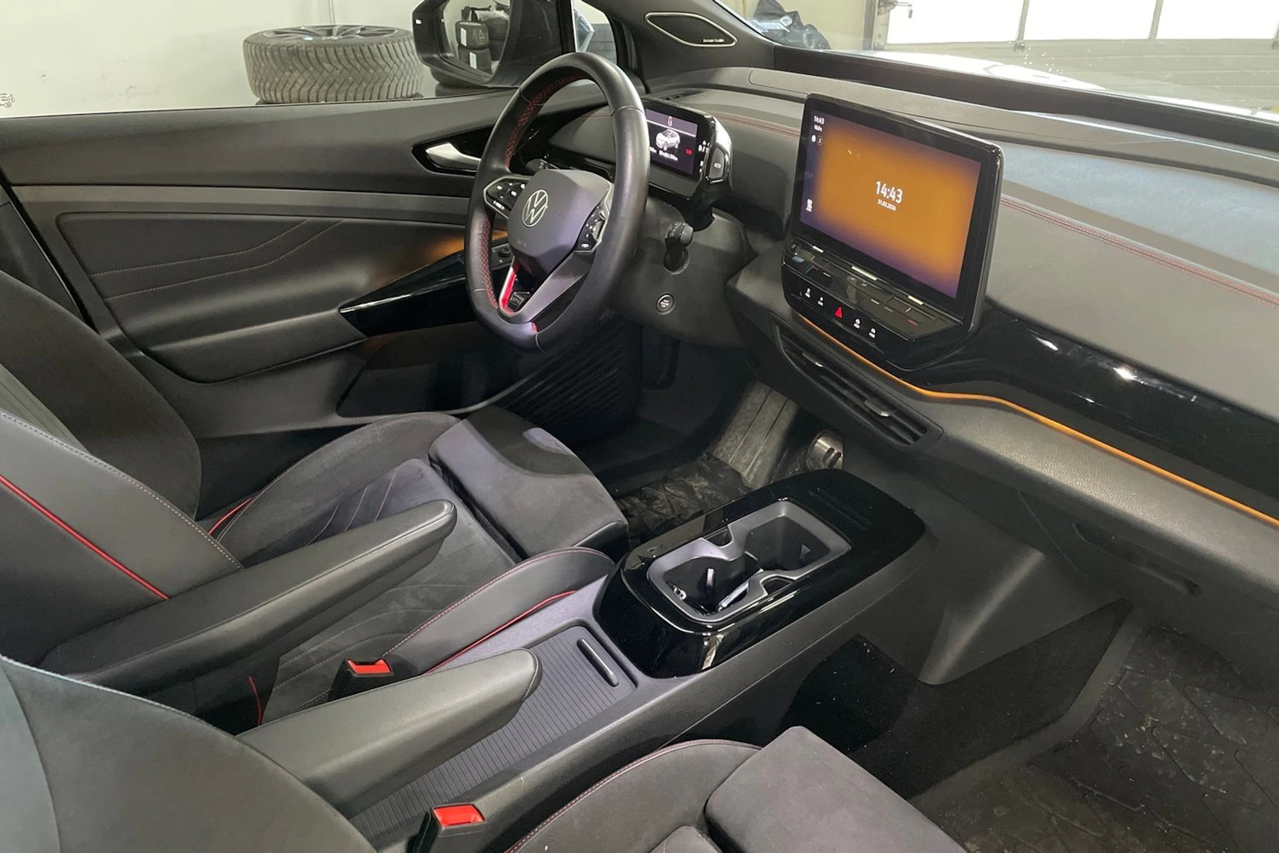 Harmaa Volkswagen ID.4 2023 kuva 12.