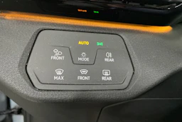 Harmaa Volkswagen ID.4 2023 kuva 19.