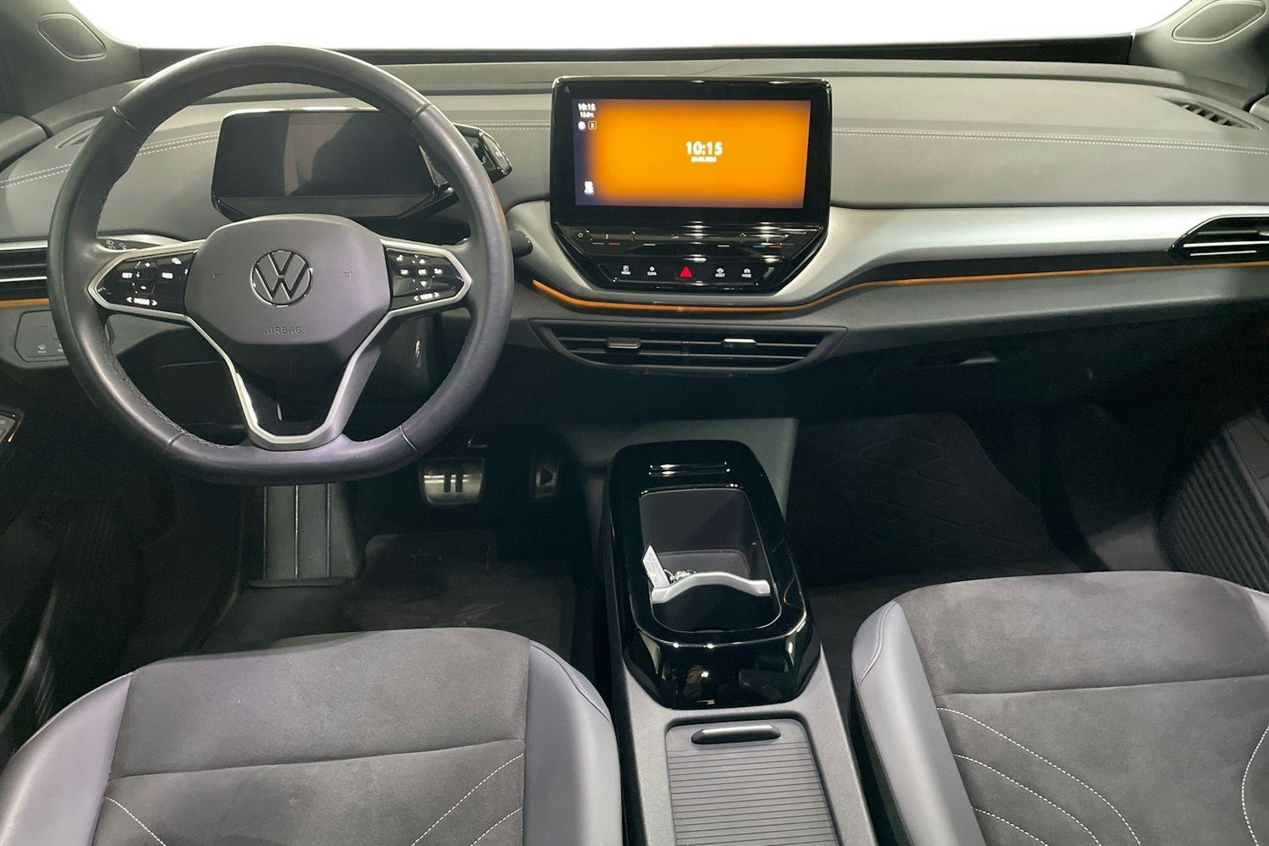 Harmaa Volkswagen ID.4 2023 kuva 9.
