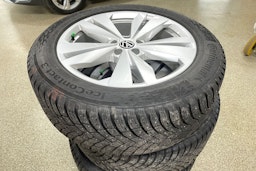 Harmaa Volkswagen ID.4 2023 kuva 13.