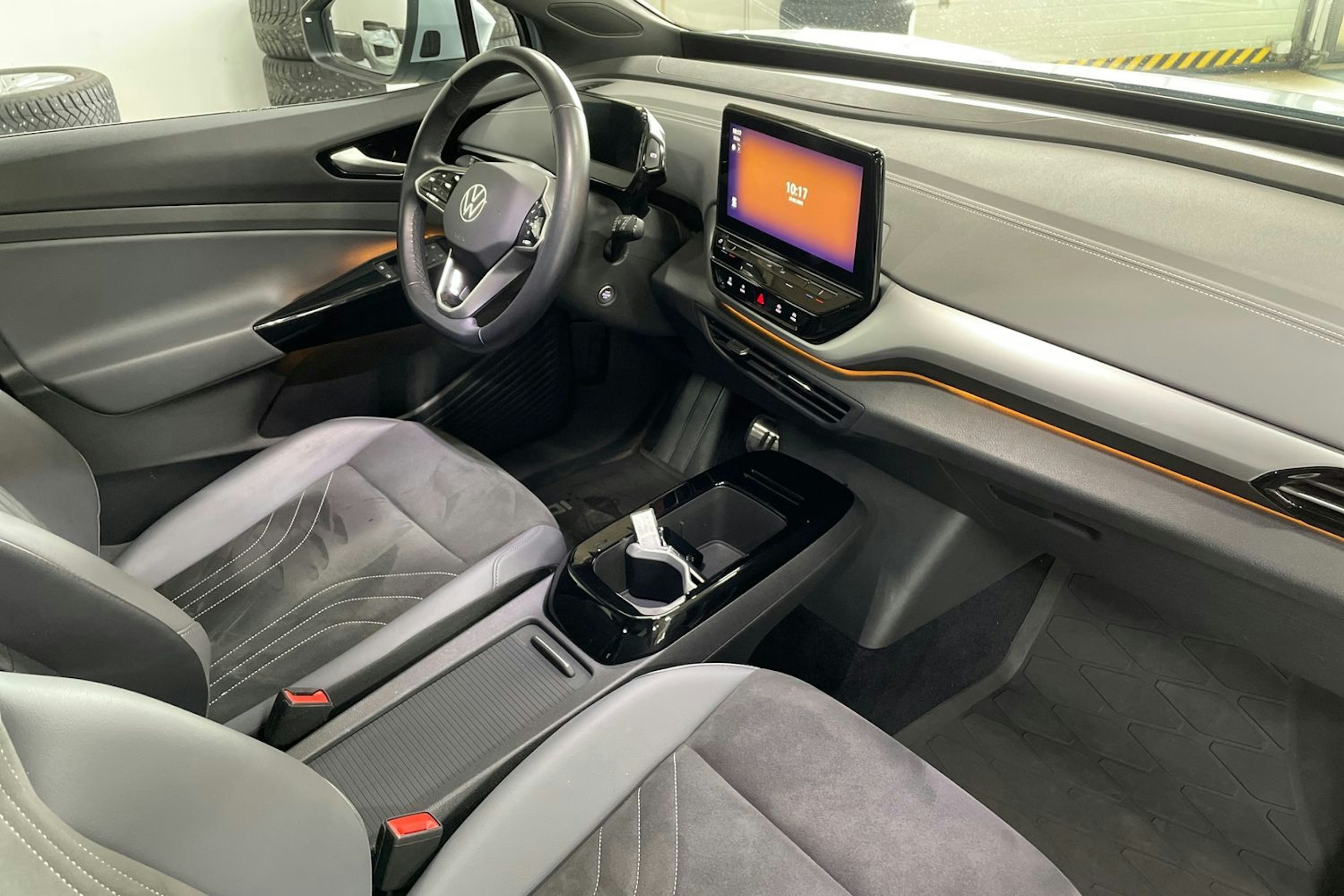 Harmaa Volkswagen ID.4 2023 kuva 16.