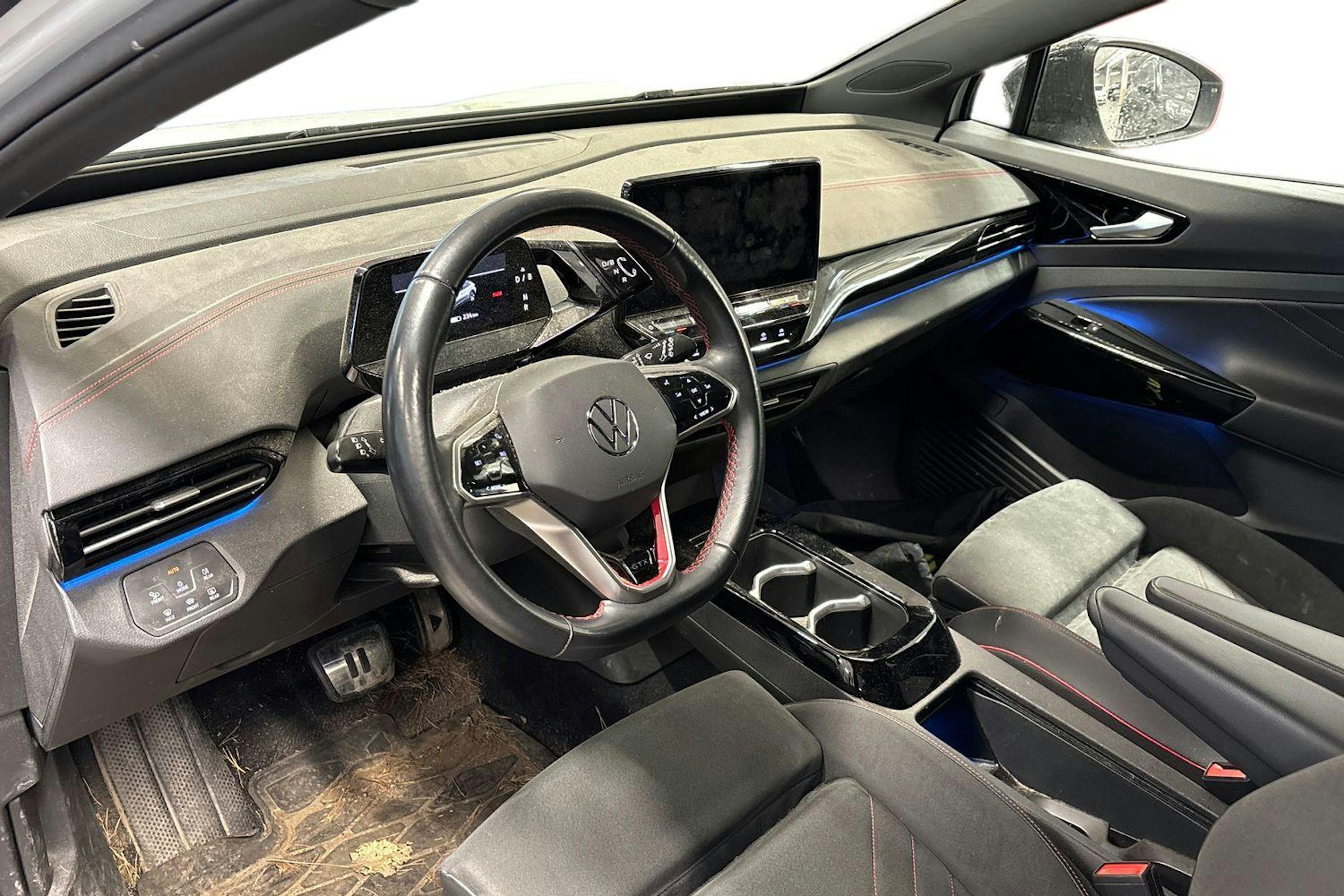 Valkoinen Volkswagen ID.4 2023 kuva 3.