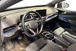 Valkoinen Volkswagen ID.4 2023 kuva 3.