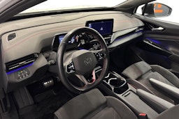 Valkoinen Volkswagen ID.4 2023 kuva 6.