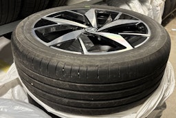 Valkoinen Volkswagen ID.4 2023 kuva 10.