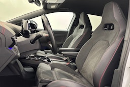 Valkoinen Volkswagen ID.4 2023 kuva 11.