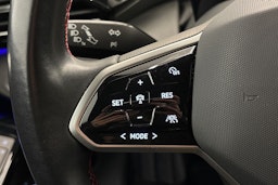 Valkoinen Volkswagen ID.4 2023 kuva 14.