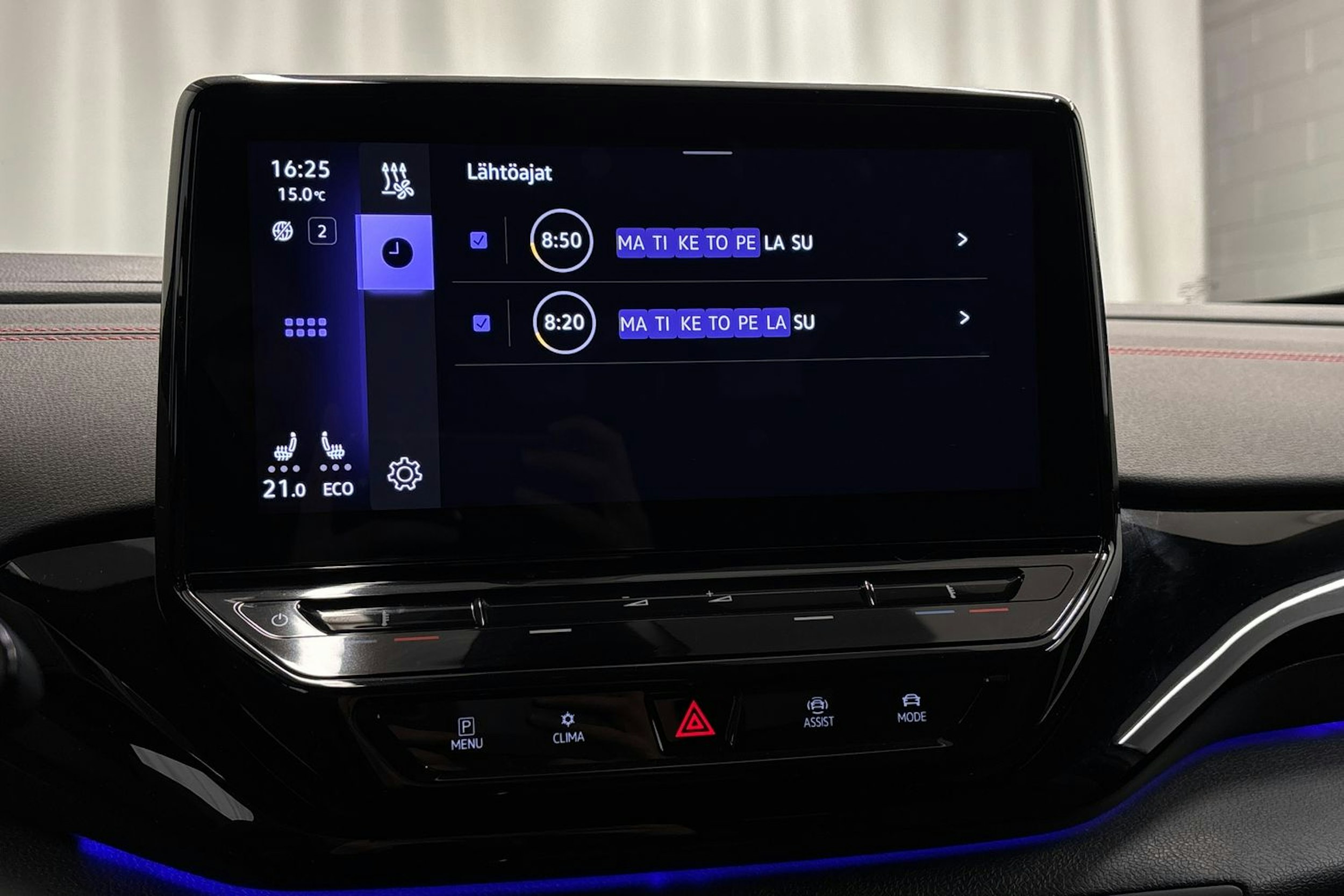 Valkoinen Volkswagen ID.4 2023 kuva 19.