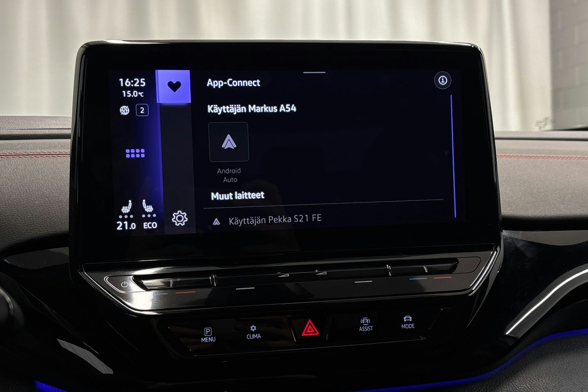 Valkoinen Volkswagen ID.4 2023 kuva 20.