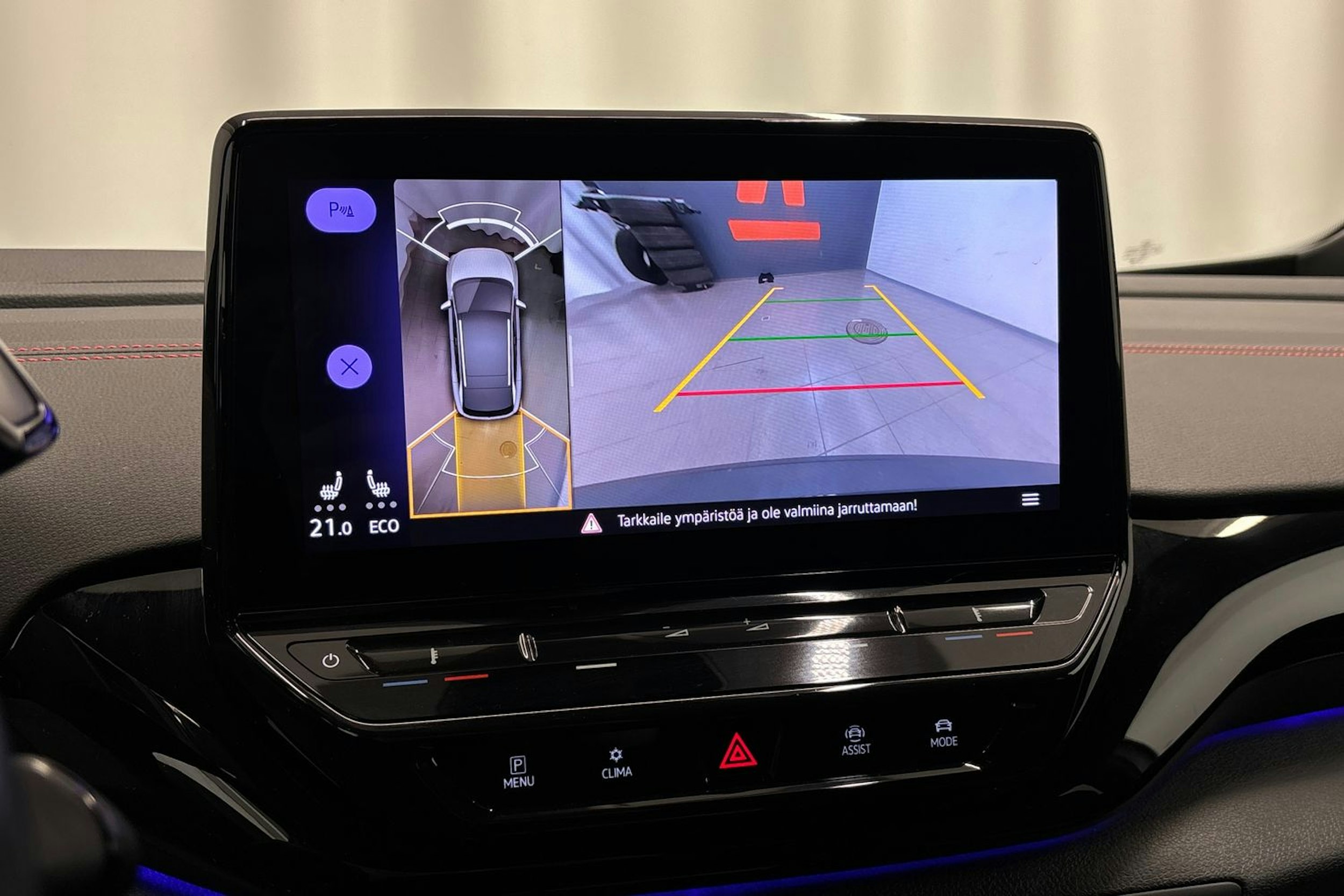 Valkoinen Volkswagen ID.4 2023 kuva 22.