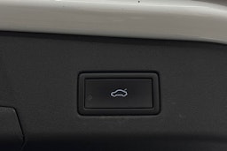 Valkoinen Volkswagen ID.4 2023 kuva 25.