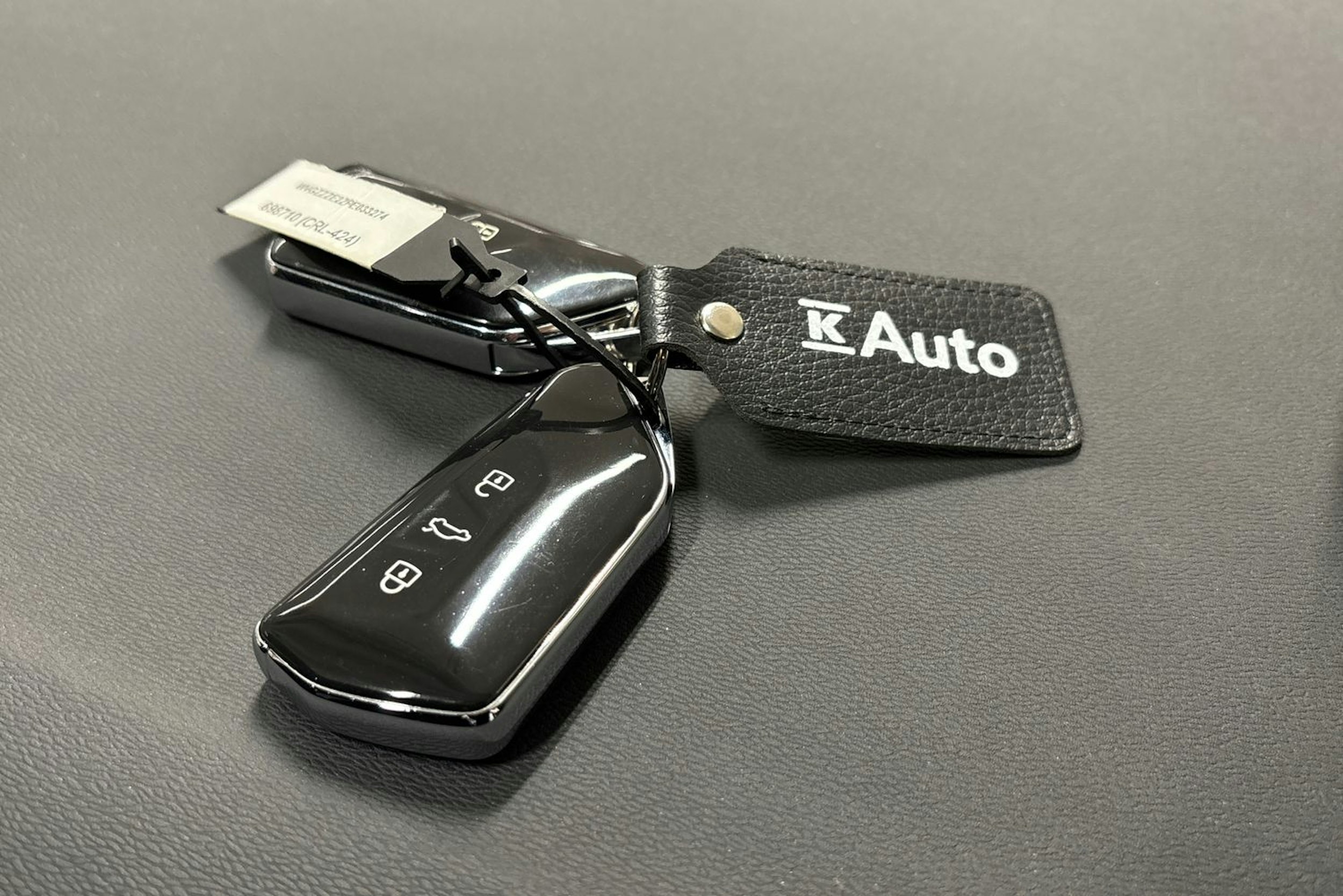 Valkoinen Volkswagen ID.4 2023 kuva 27.