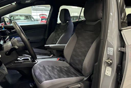 harmaa Volkswagen ID.4 2023 kuva 15.