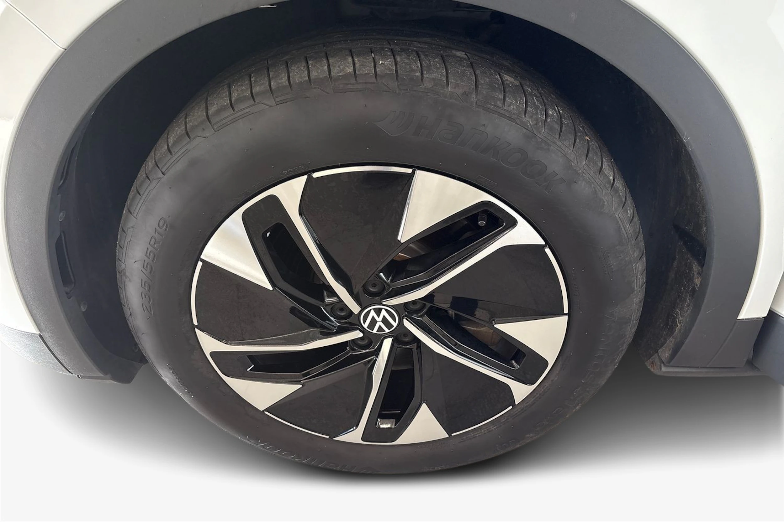 valkoinen Volkswagen ID.4 2023 kuva 9.