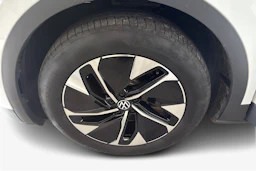 valkoinen Volkswagen ID.4 2023 kuva 9.