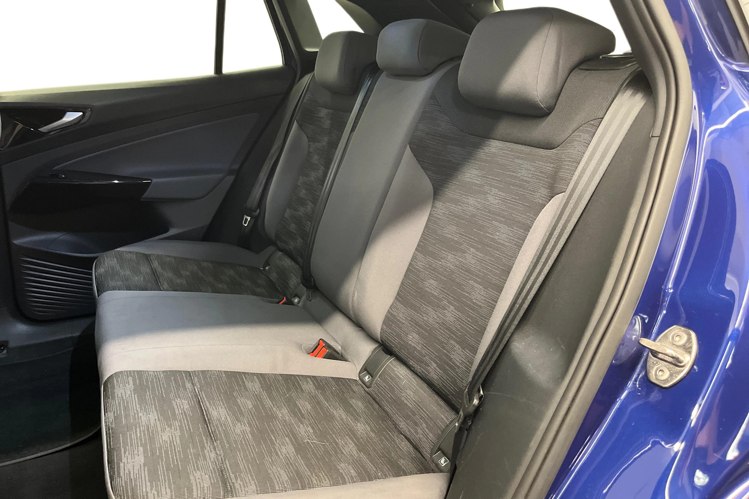 Sininen Volkswagen ID.4 2023 kuva 8.