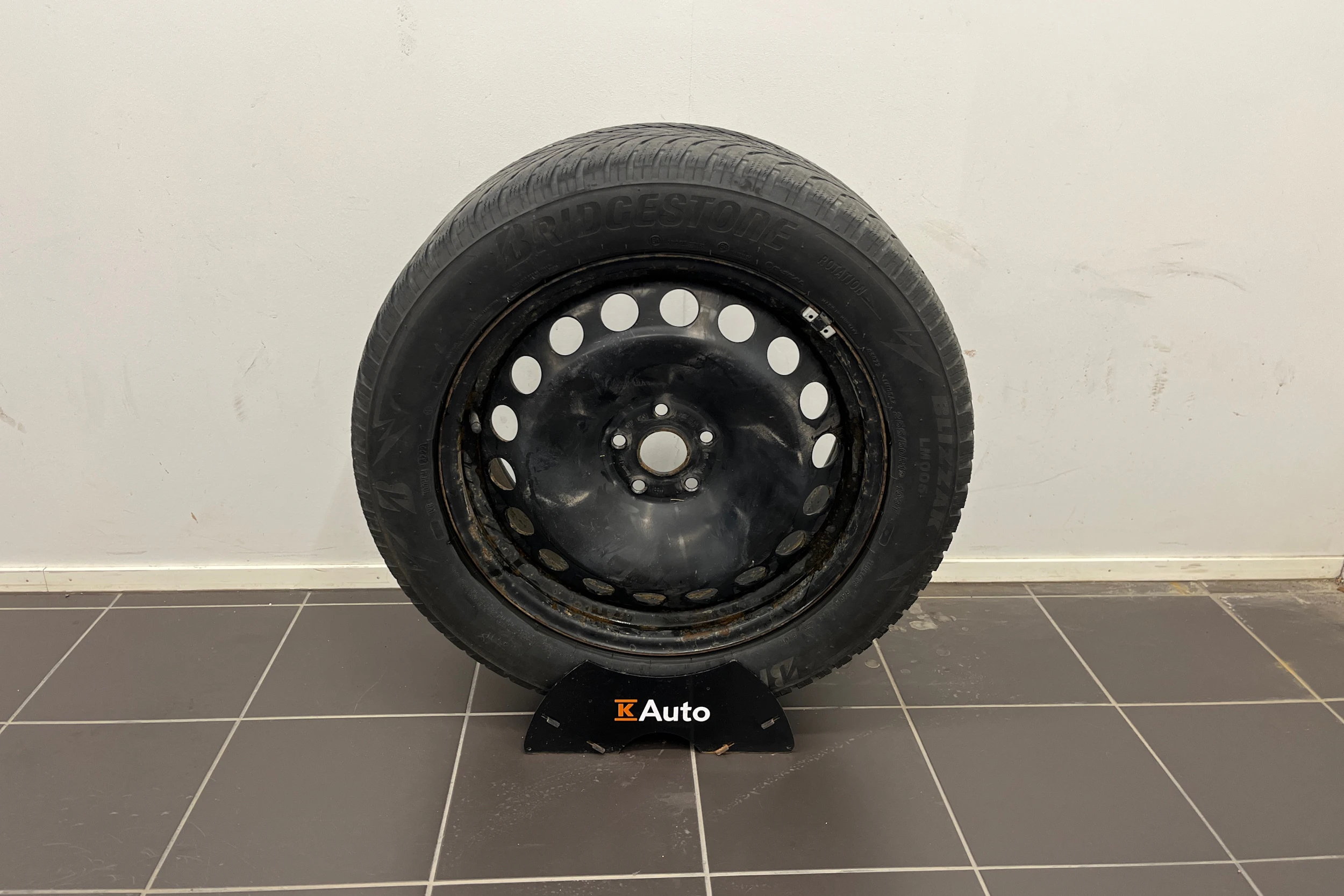 Sininen Volkswagen ID.4 2023 kuva 10.