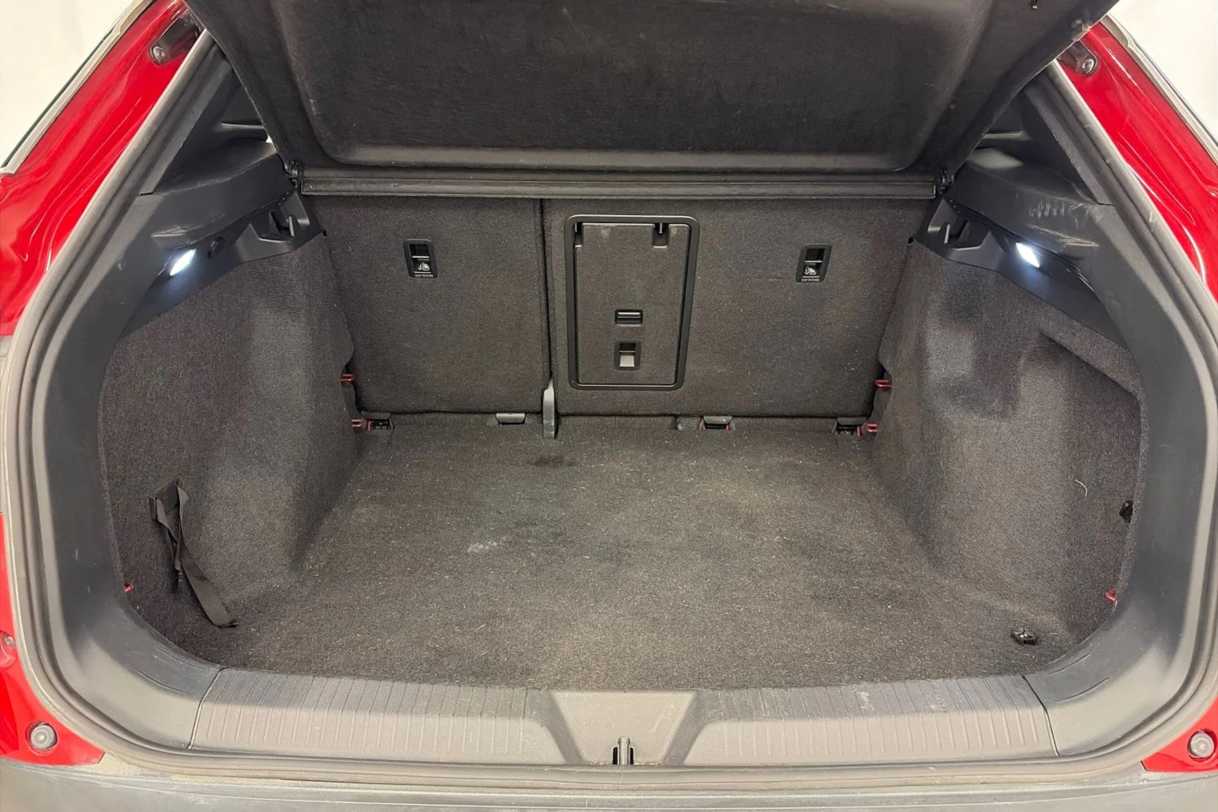 punainen Volkswagen ID.4 2023 kuva 11.
