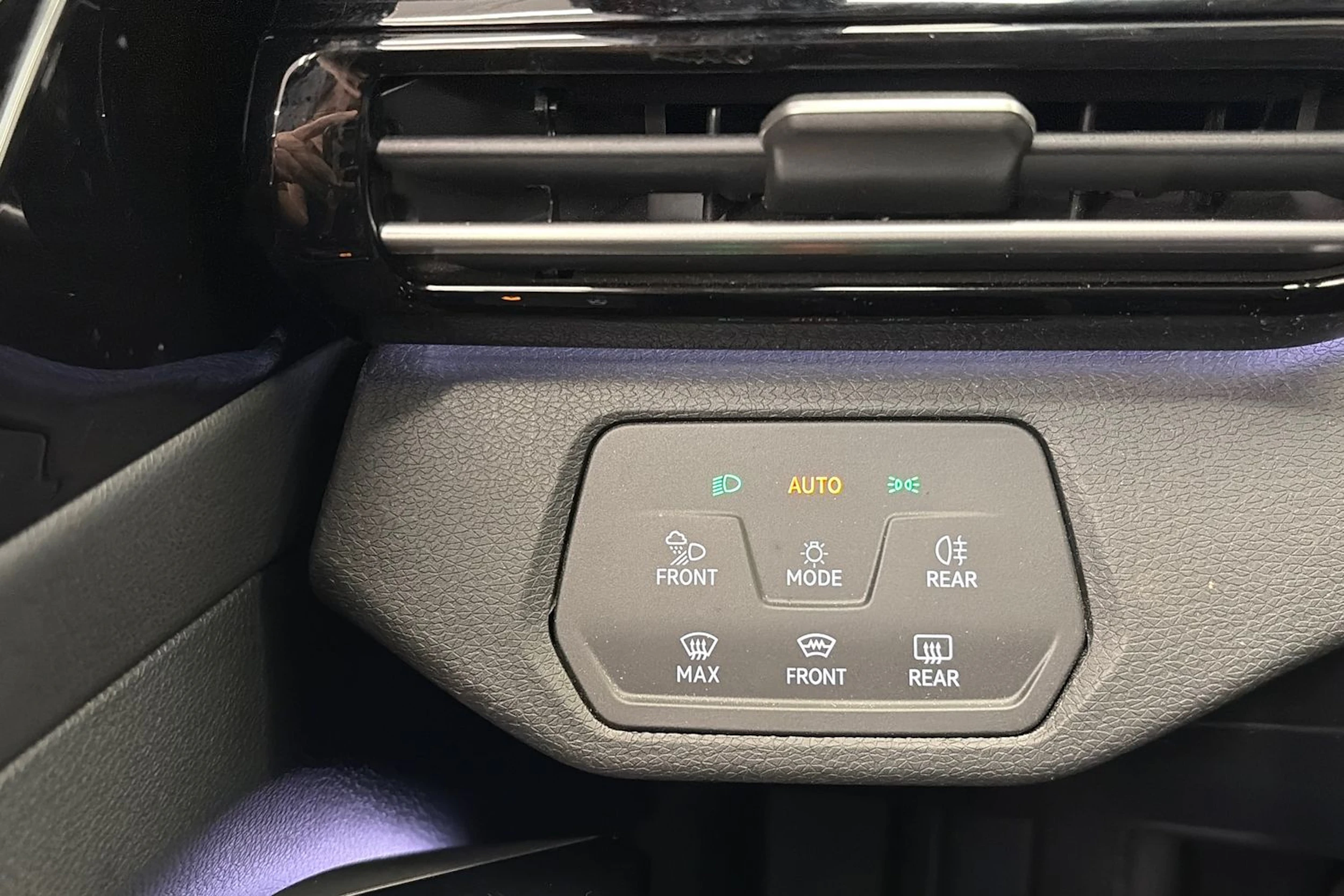 punainen Volkswagen ID.4 2023 kuva 24.
