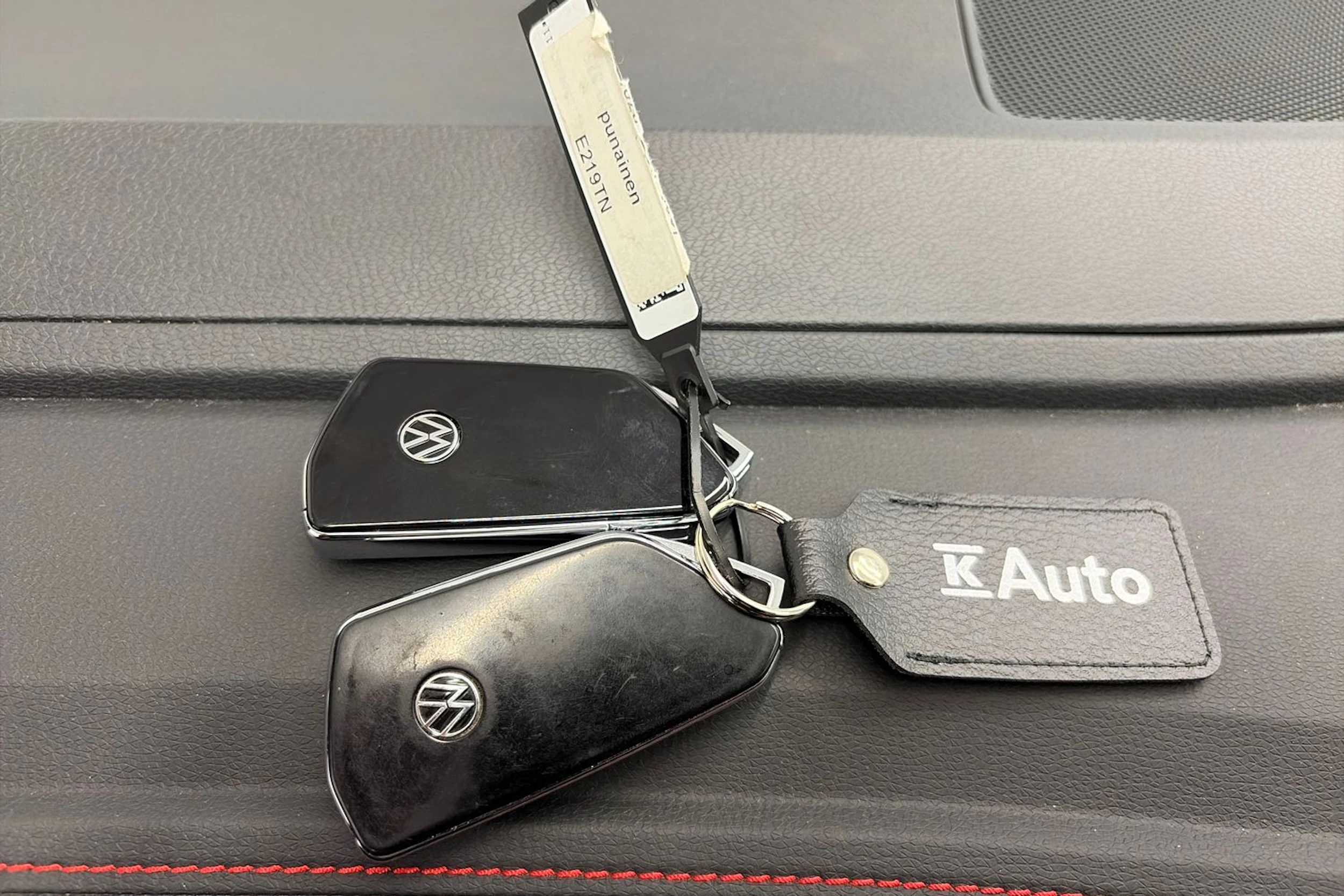 punainen Volkswagen ID.4 2023 kuva 26.