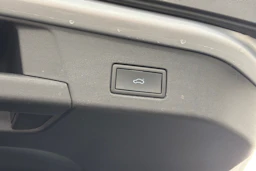 harmaa Volkswagen ID.4 2023 kuva 14.