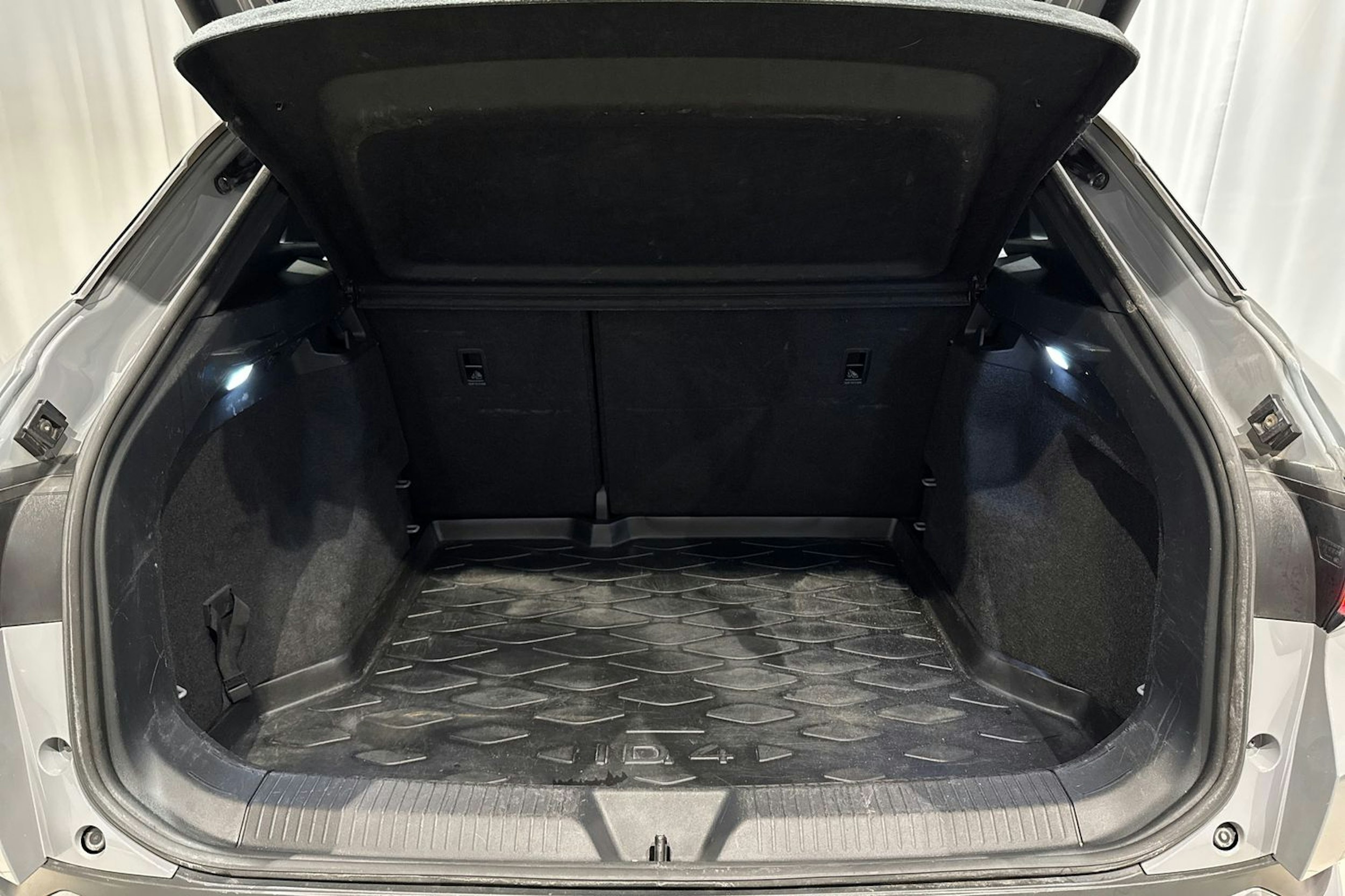 harmaa Volkswagen ID.4 2023 kuva 15.