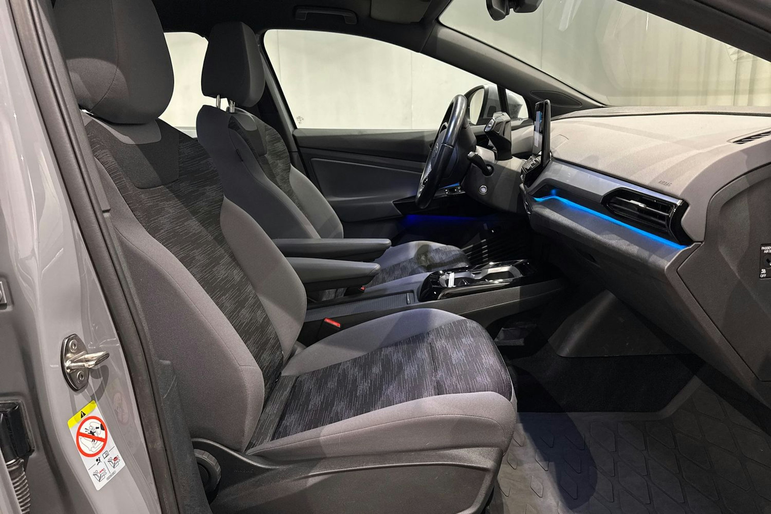 harmaa Volkswagen ID.4 2023 kuva 17.