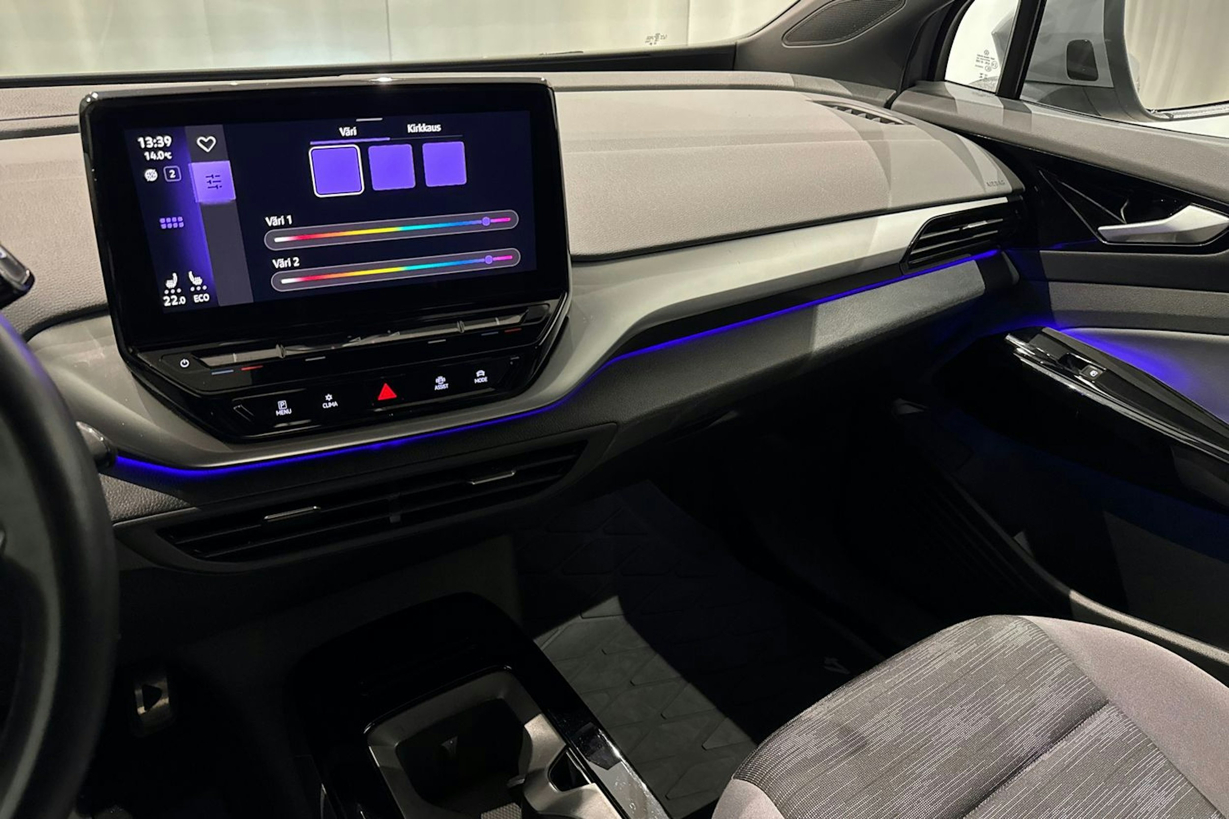 harmaa Volkswagen ID.4 2023 kuva 31.