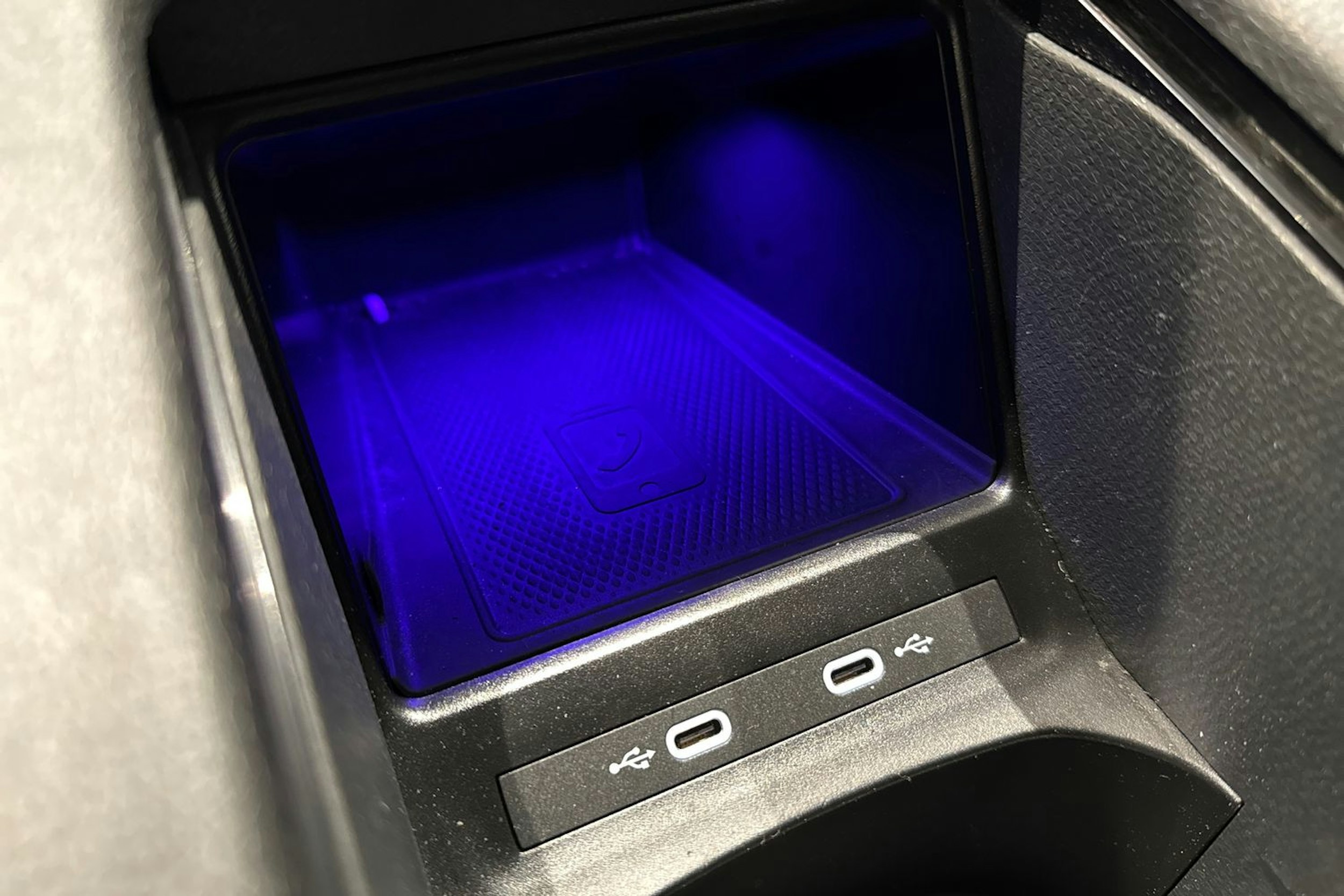 harmaa Volkswagen ID.4 2023 kuva 32.