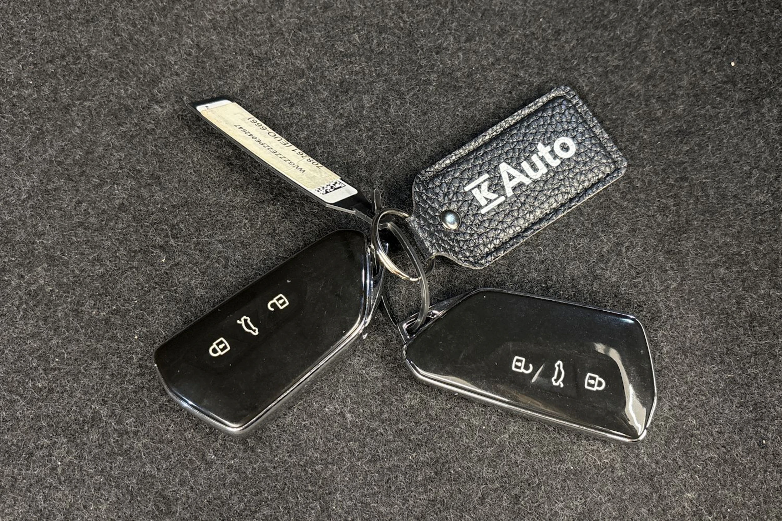 musta Volkswagen ID.4 2023 kuva 28.