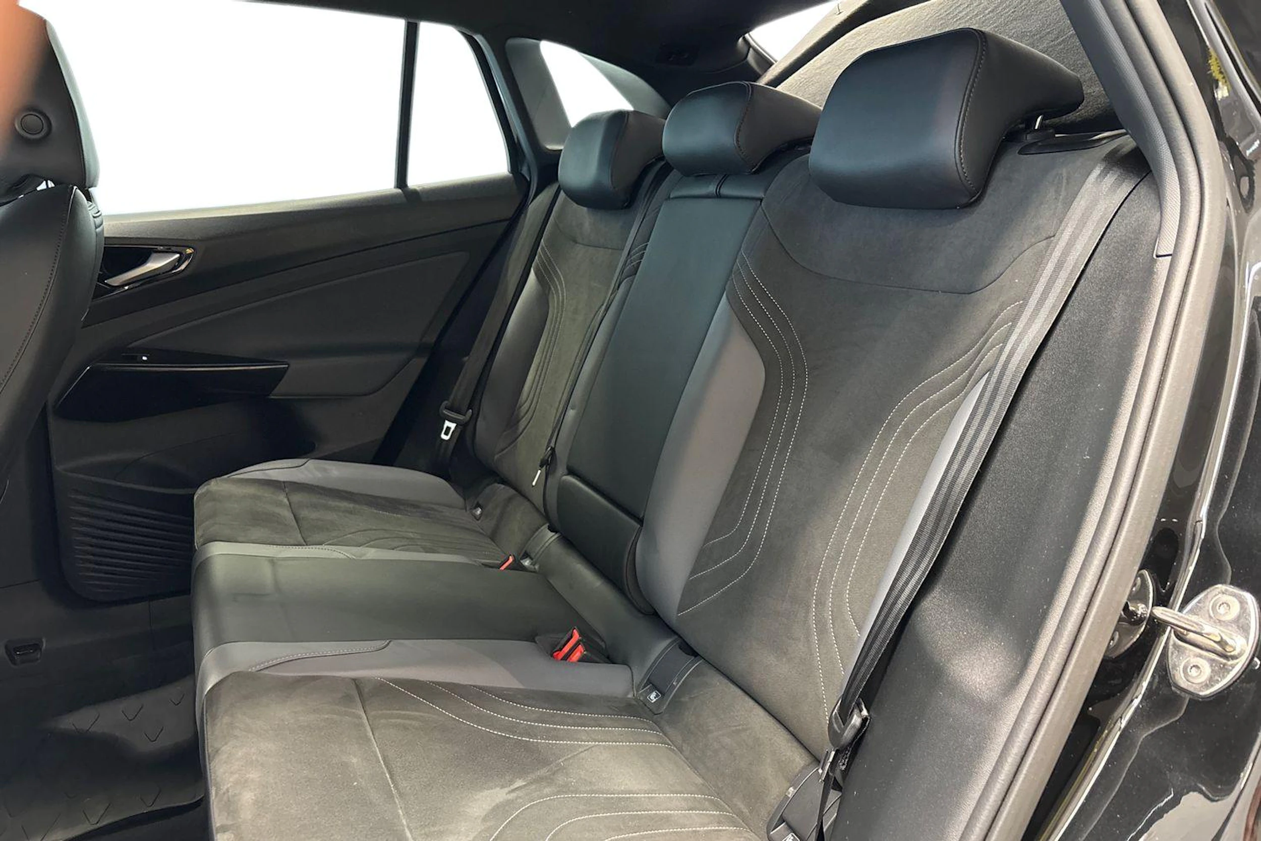 Musta Volkswagen ID.4 2023 kuva 11.