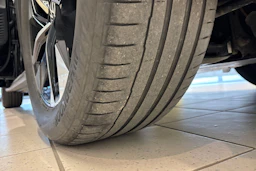 Musta Volkswagen ID.4 2023 kuva 13.