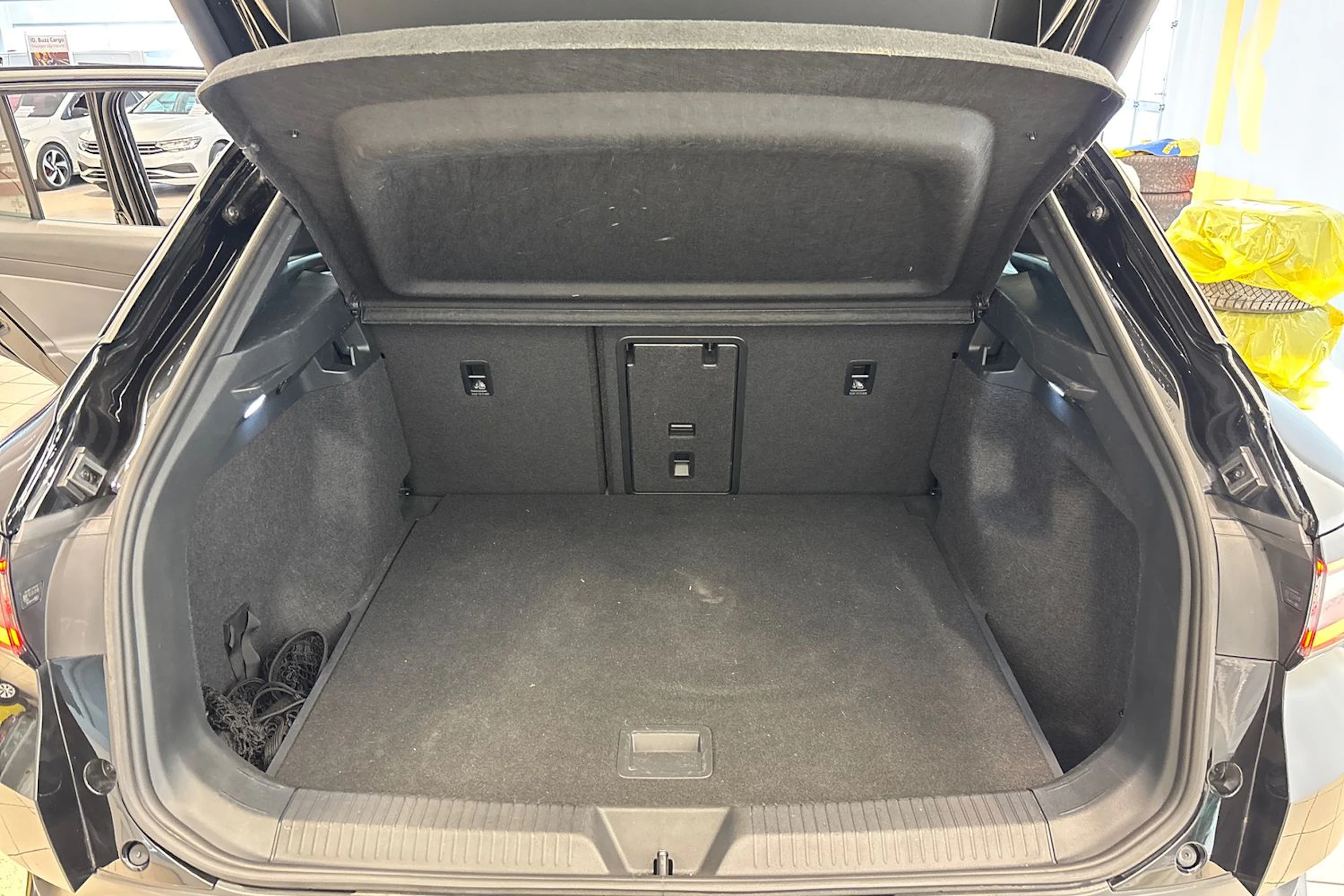 Musta Volkswagen ID.4 2023 kuva 17.