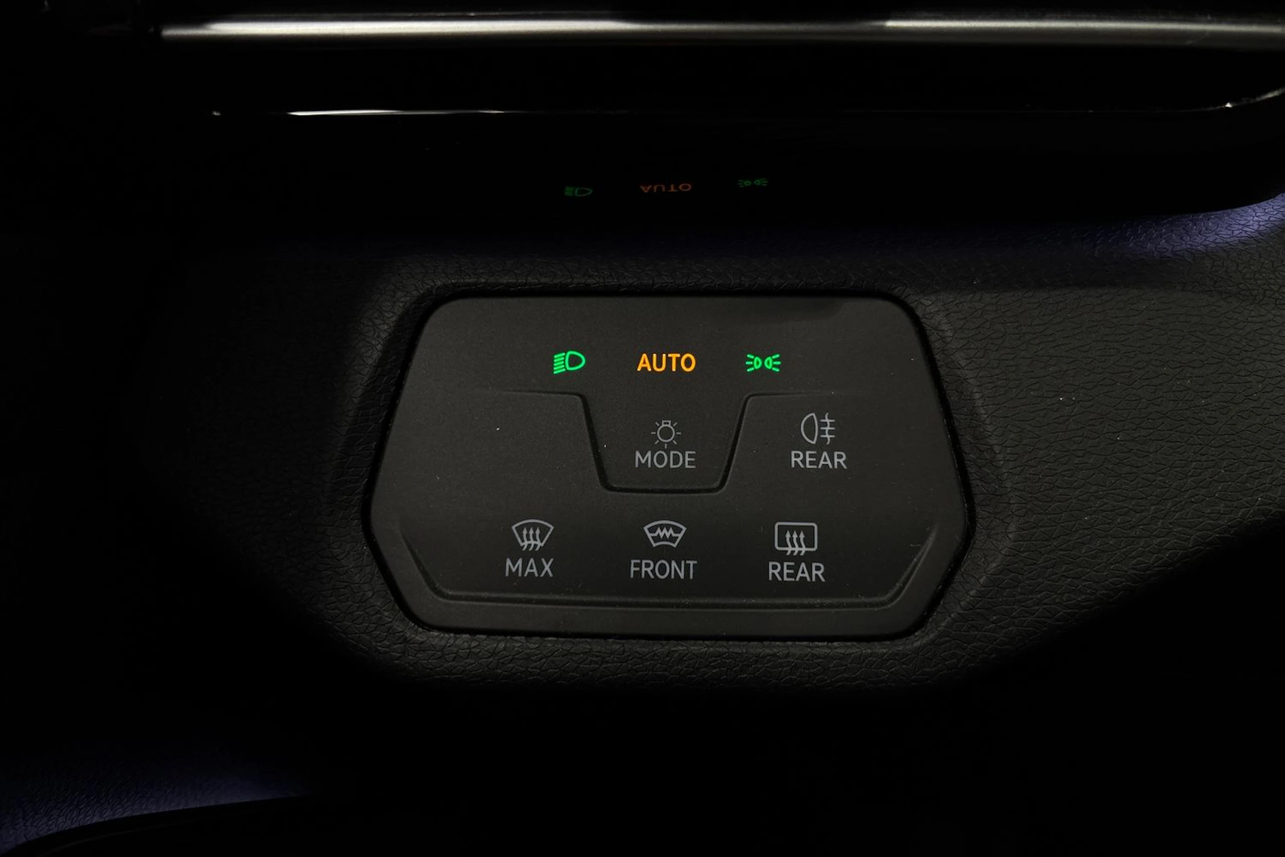 Musta Volkswagen ID.4 2023 kuva 22.